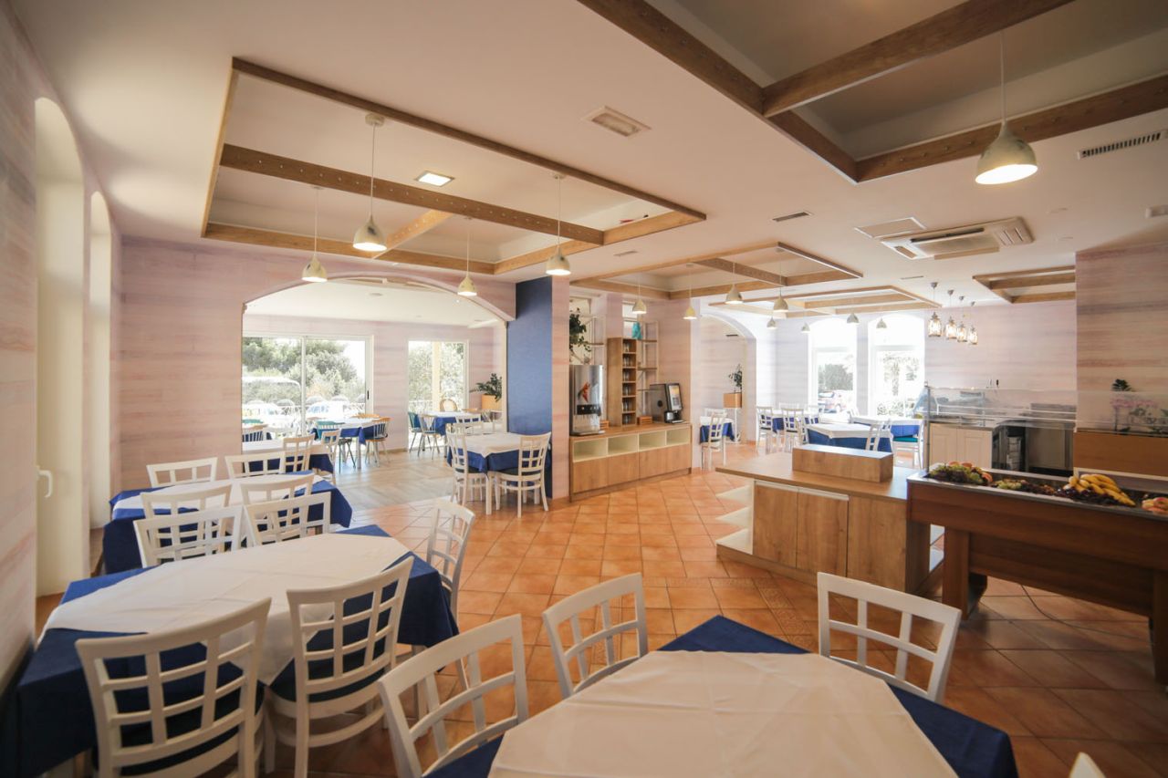 Kompleks Hotelowy Ivando (Drvenik) - wczasy
