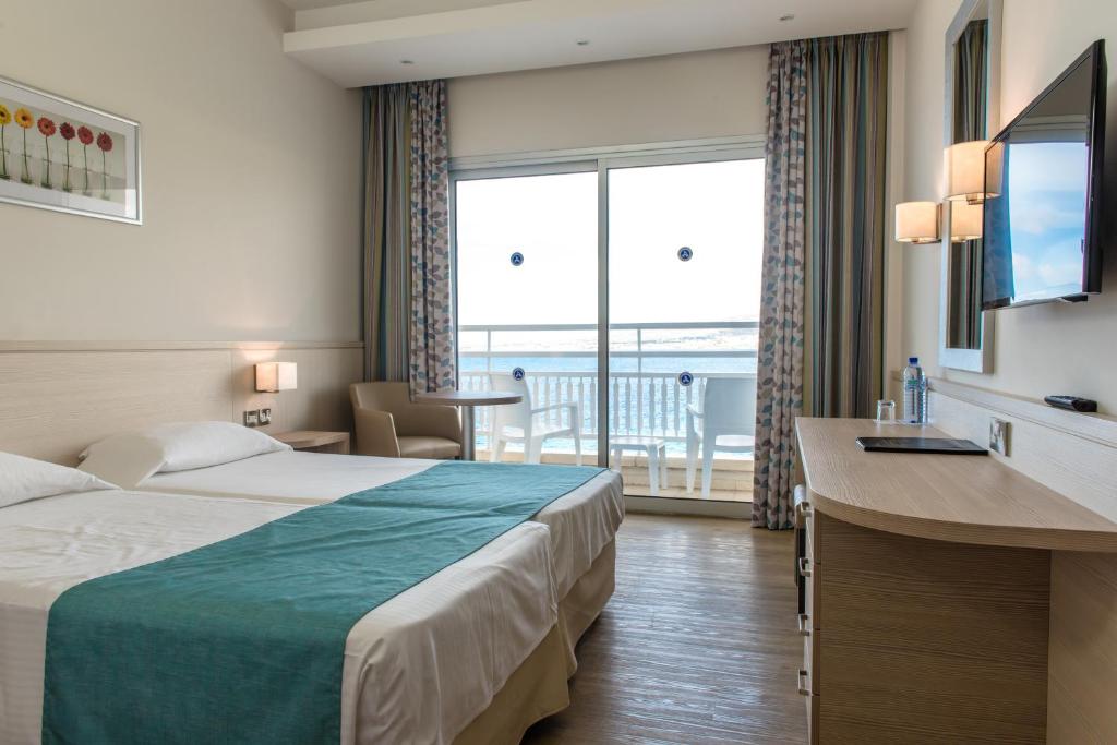 Wczasy na bajecznym Cyprze - Cynthiana Beach Hotel ***