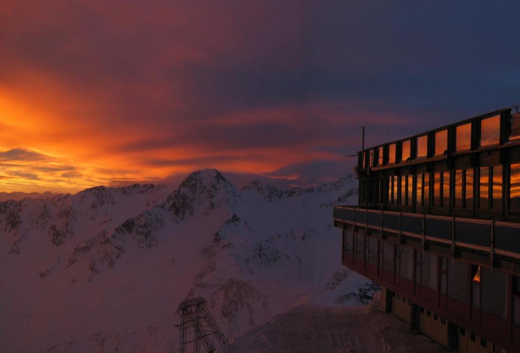 Glacier Hotel Grawand***