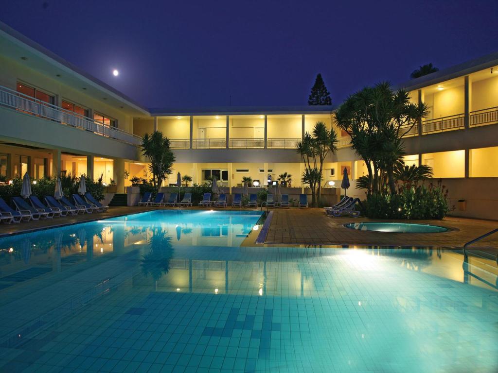 Wczasy na bajecznym Cyprze - Cynthiana Beach Hotel ***
